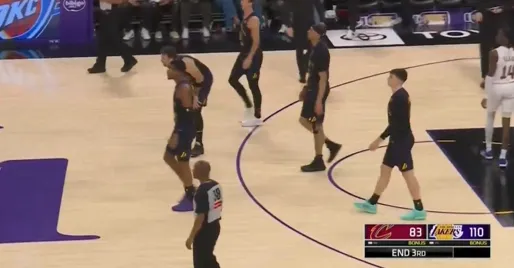 球友会体育-湖三疯！湖人第三节轰下45分，单节净胜骑士15分&amp;amp;领先到27分